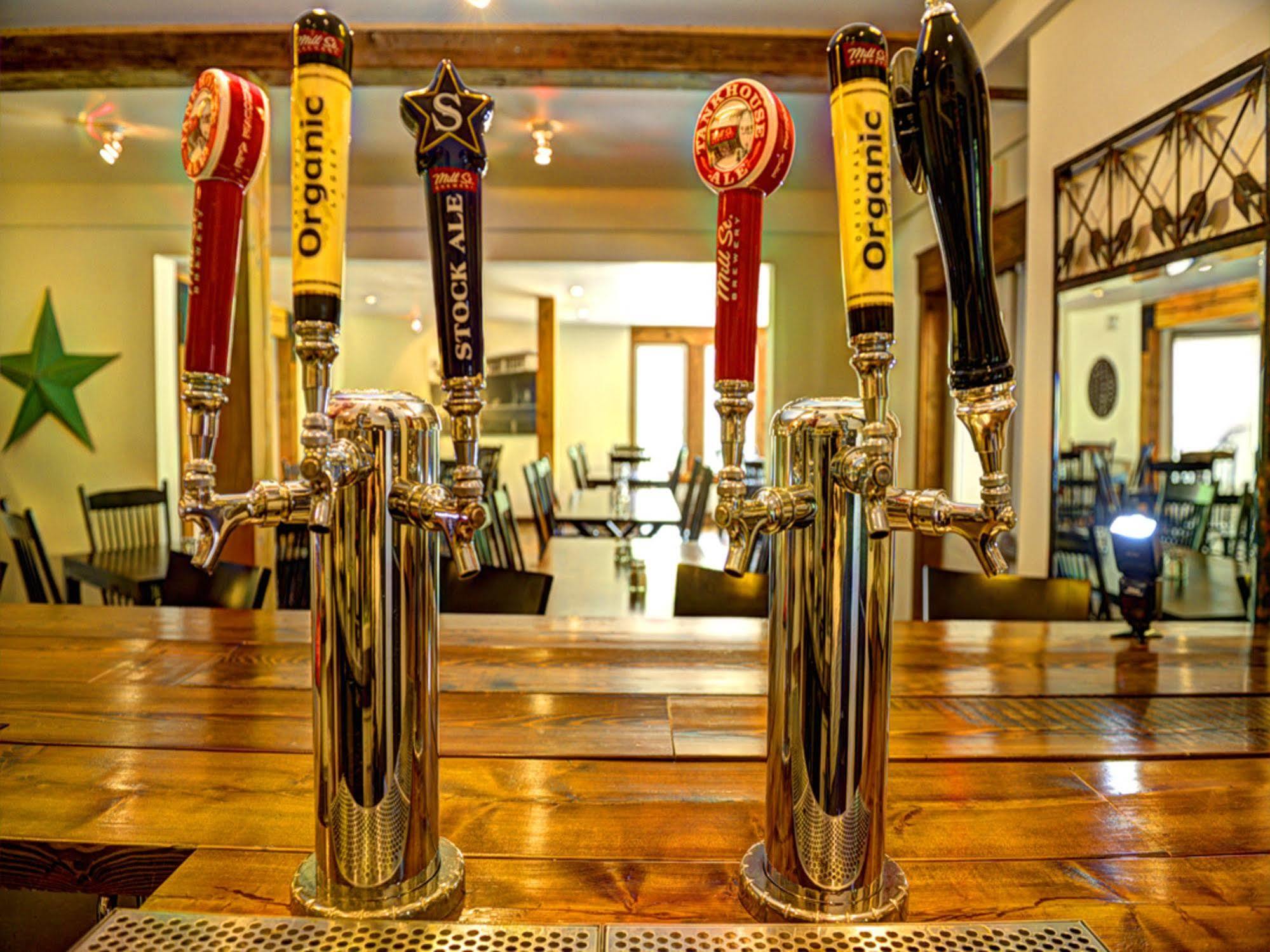 Pine Lodge Muskoka Huntsville Bagian luar foto